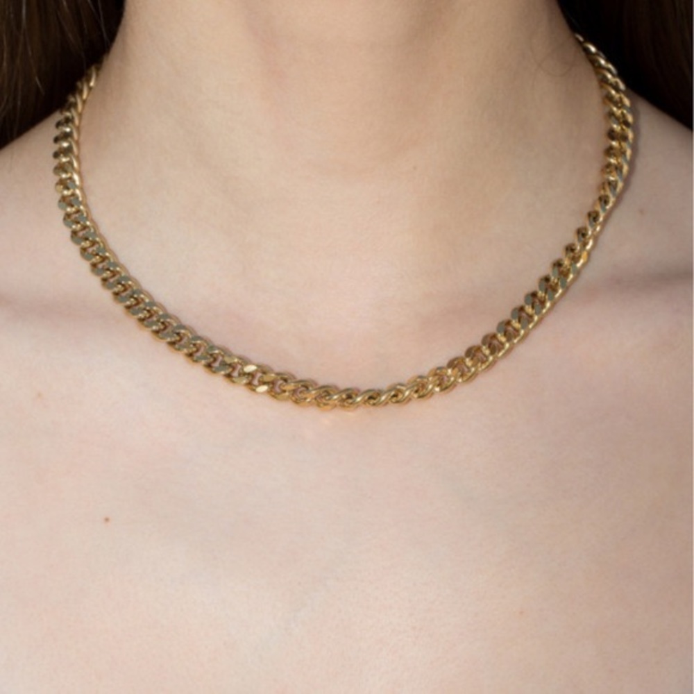 brandy melville gold necklaces!